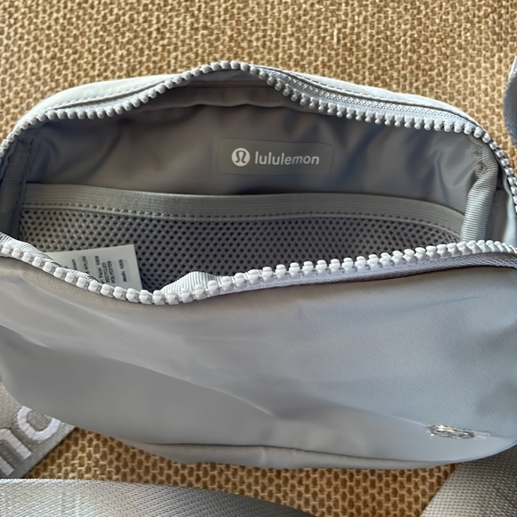 Lululemon Everywhere Belt Bag 1L - Picture 9 of 11